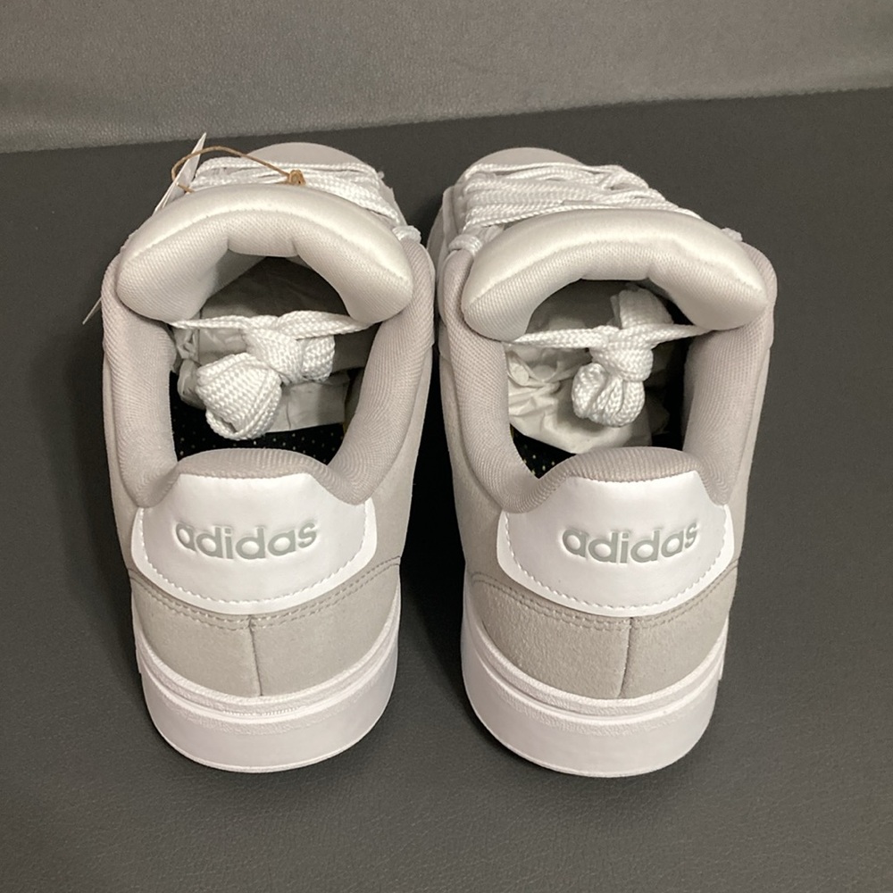 Adidas Grand Court Alpha 00s men’s 11
Grey seaside with white stripes - Picture 4 of 6